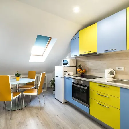 Apartment & Sunshine -