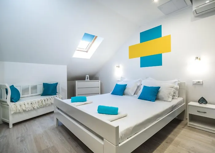 & Sunshine - * Vela Luka